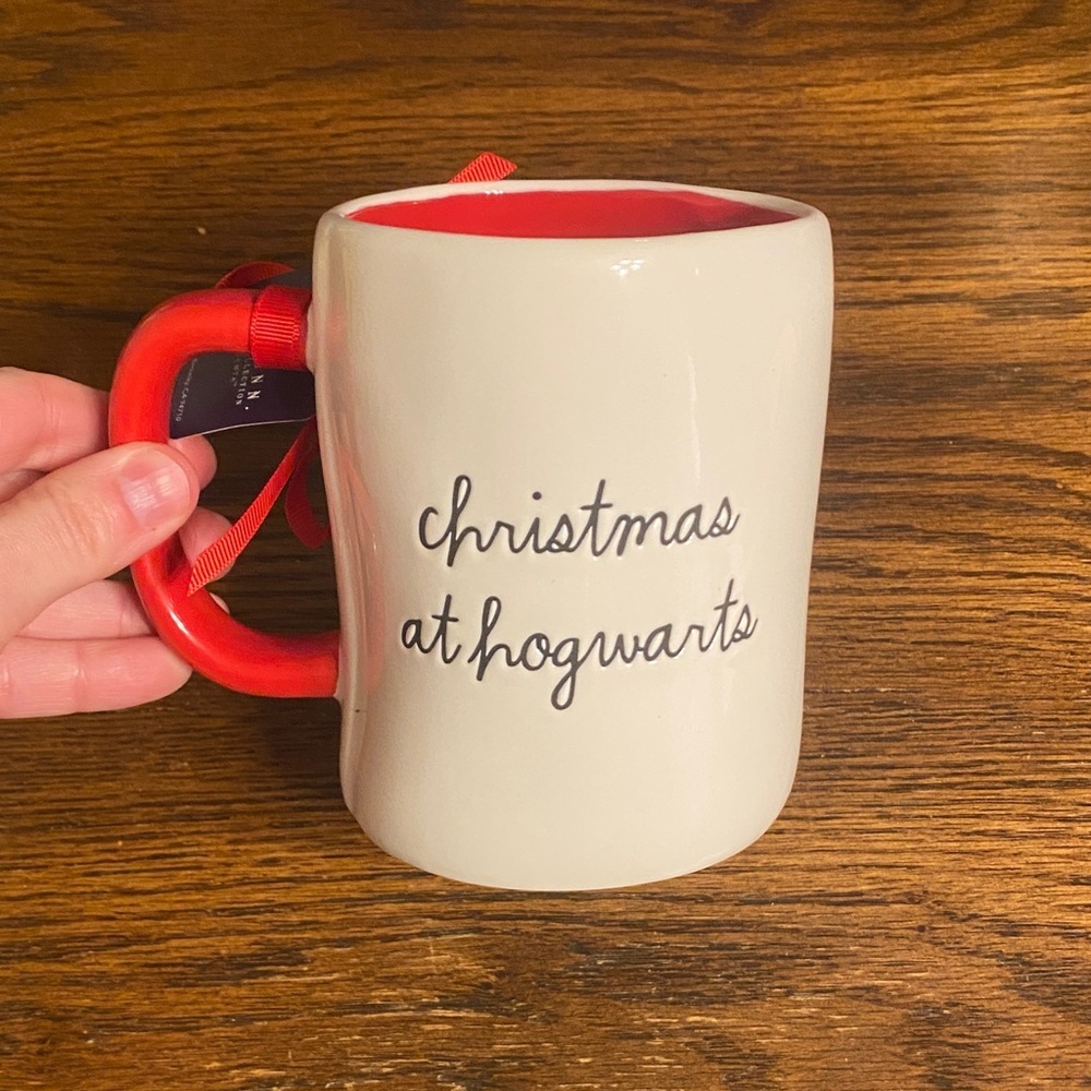 Rae Dunn Harry Potter Christmas at Hogwarts Crest Mug Red Interior NWT - Picture 2 of 6